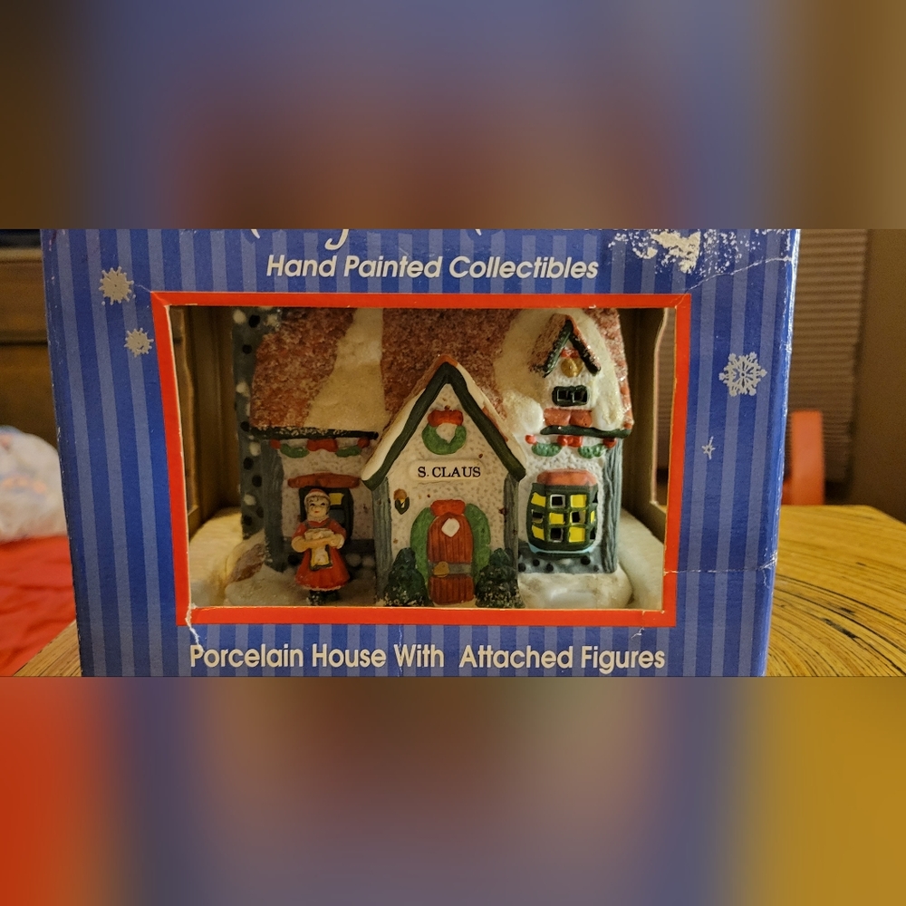 * 1993 Kringle Mountain Porcelain Village House